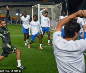 沙尔克04重返德甲的希望：穆斯利奇的战术变革与球队复兴之路