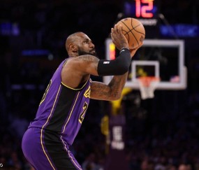 Shams:因伤病詹姆斯已有一个多月没怎么碰篮球