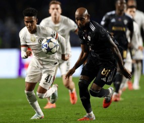 欧冠悲喜夜：切尔西2-2惨遭爆冷 巴萨三度落后3-3 曼城4-1多特